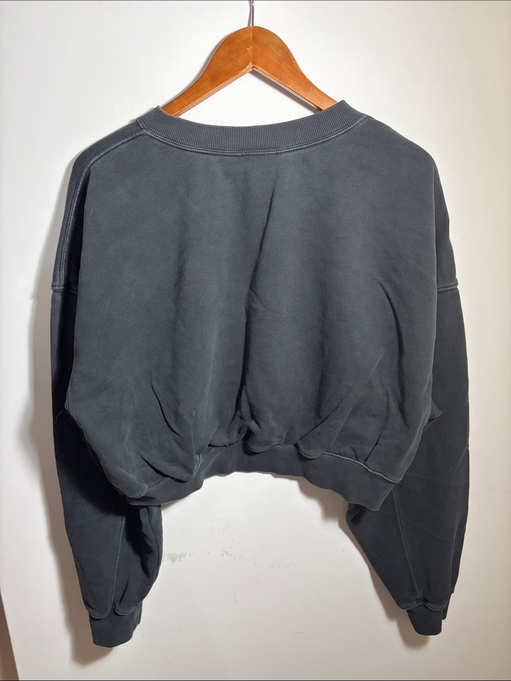 Offline by Aerie Cropped V-Neck Sweatshirt Charcoal Gray Balloon Sleeve Large - Picture 2 of 3